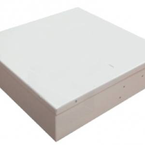 Caja metalica blanca para alarma.